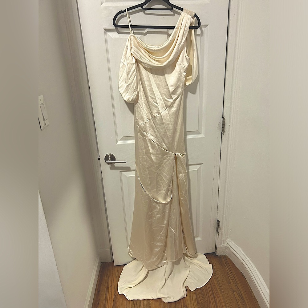 Ivory gown - CLUB L London